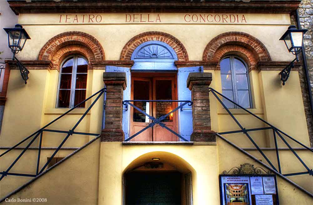 Il Teatro della Concordia: il teatro più piccolo del mondo a Monte Castello di Vibio (Umbria)